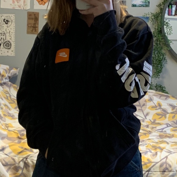 Nike zip-up sweater - Picture 2 of 3